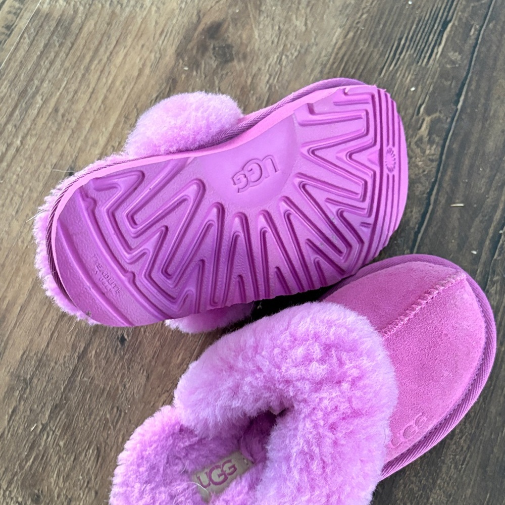UGG Kids' Pink Fluffy Slippers - Picture 2 of 2
